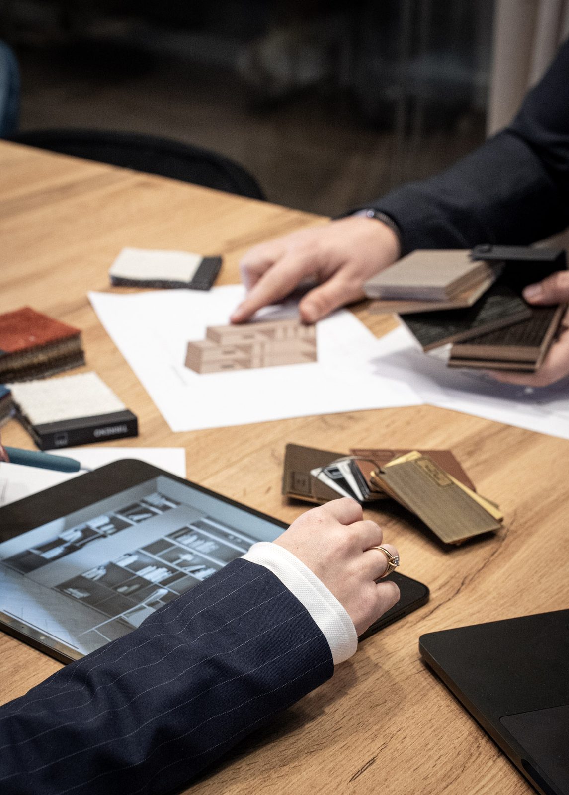 Reviewing wood veneers and finishes